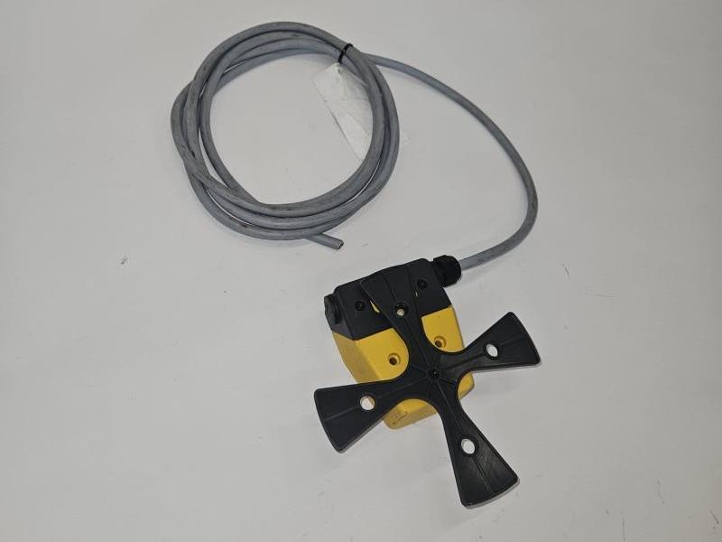 e30171de-85e4-4fe1-98f4-f750f63a3c9d-4